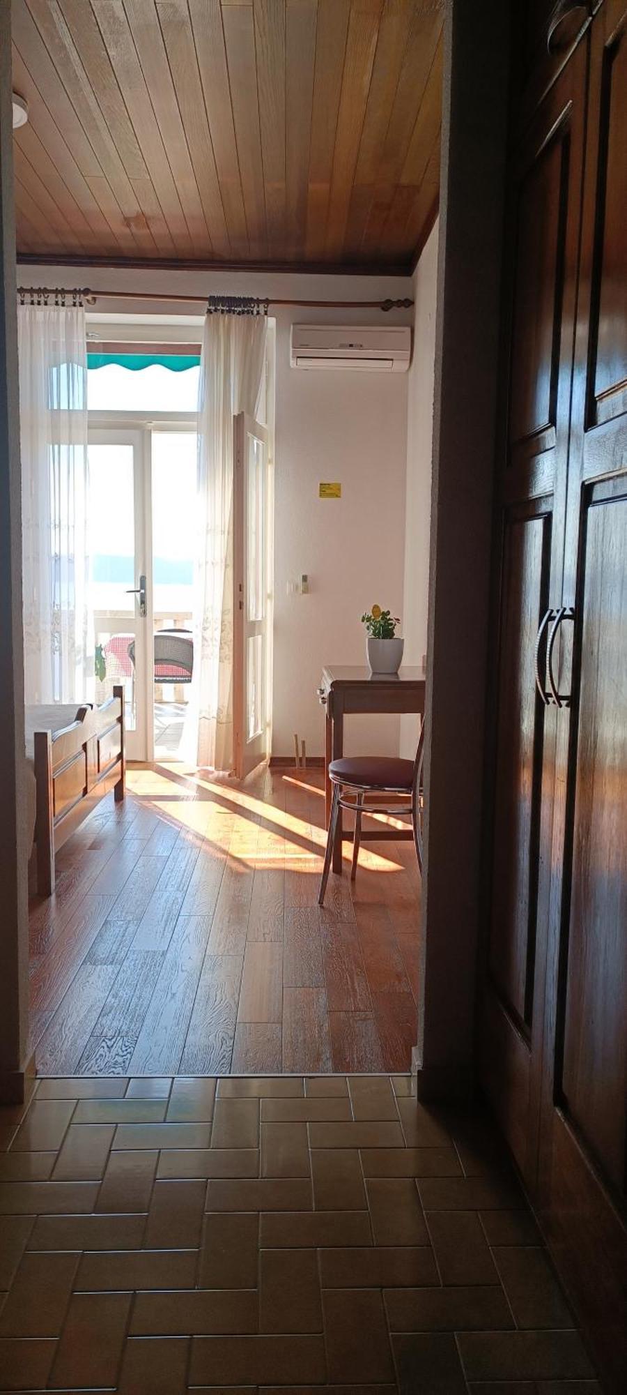 Apartments Julija Brela Bilik gambar